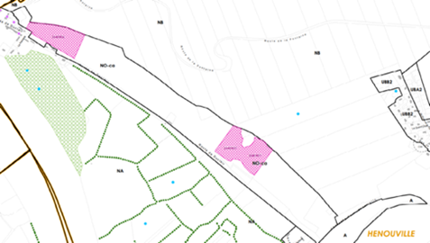 Emplacements réservés   sur le coteau d’Hénouville, classé Réserve naturelle régionale RNR (Source : plan de zonage PLUi Métropole Rouen Normandie) Photographie : Réserve naturelle régionale (RNR) du Coteau calcaire d’Hénouville (Source : CEN Normandie)