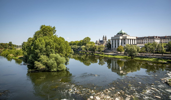 La Loire en été vue du pont Wilson